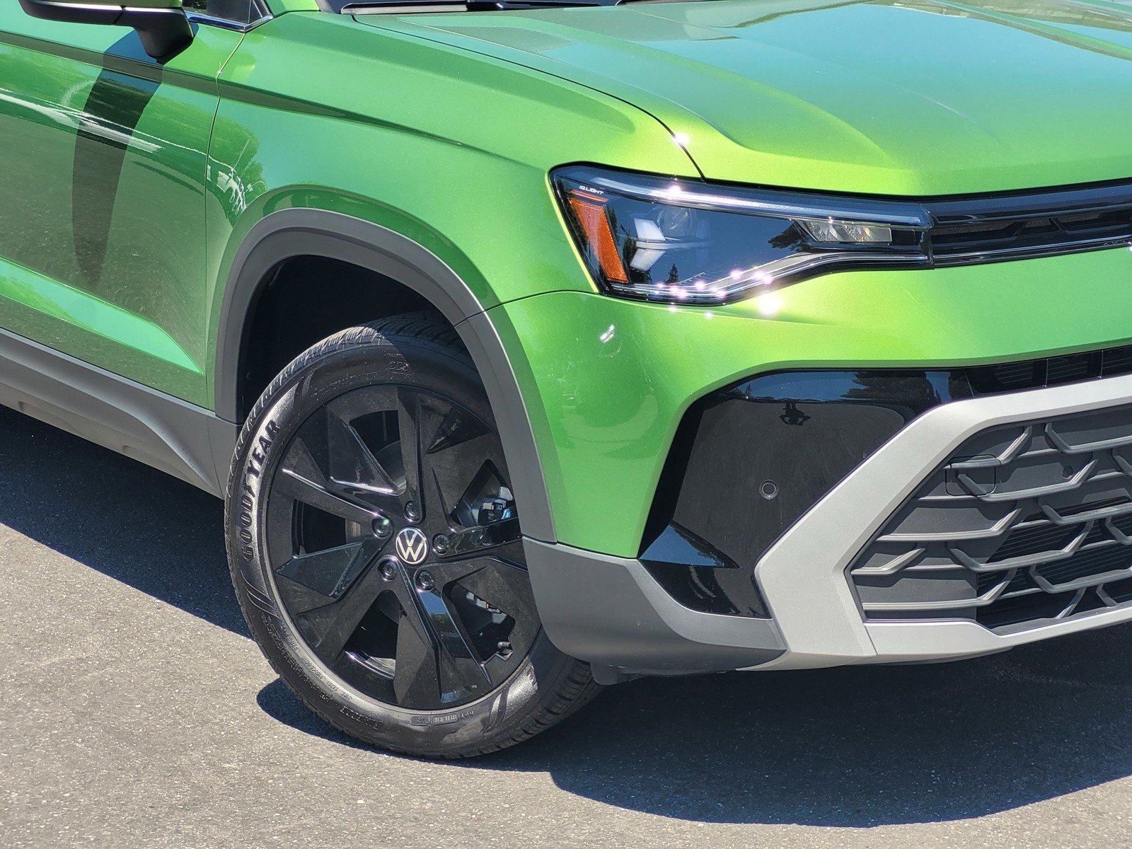 2025 Volkswagen Taos SE - Photo 3