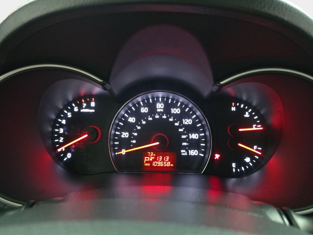 Used 2015 Snow White Pearl Kia LX image 21