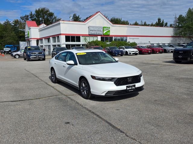 Used 2024 Platinum White Pearl Honda EX image 3