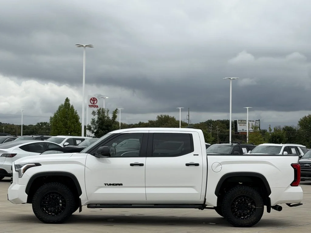 Used 2025 White Toyota SR5 image 3