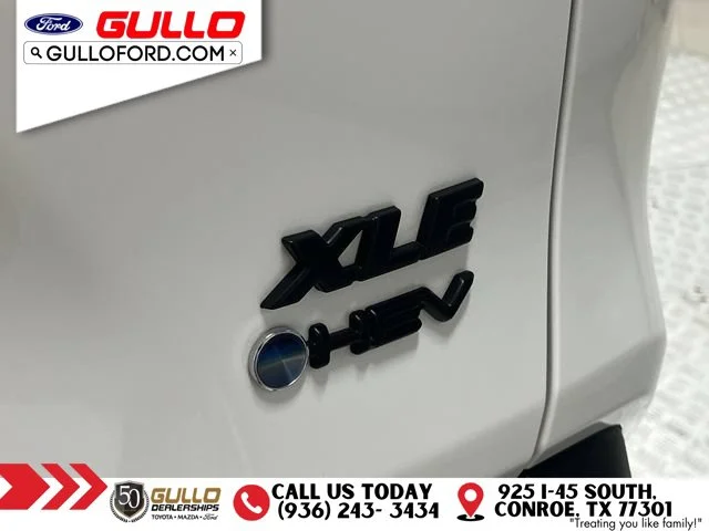 Used 2025 Ice Toyota XLE image 32