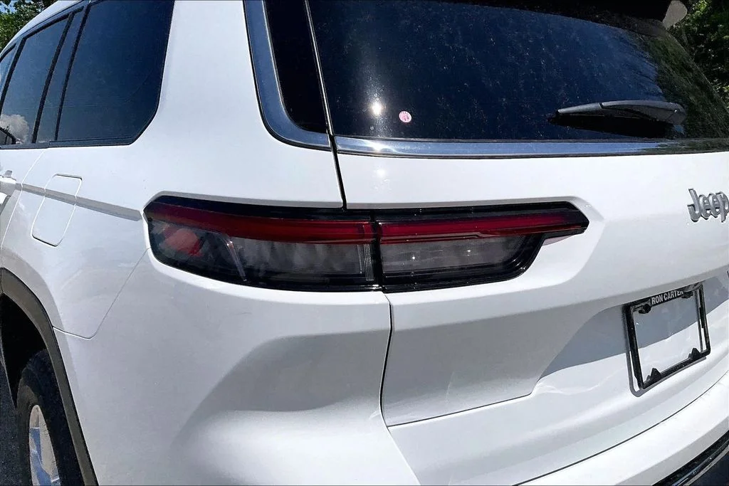 New 2026 Bright White Clear-Coat Exterior Paint Jeep Laredo image 14