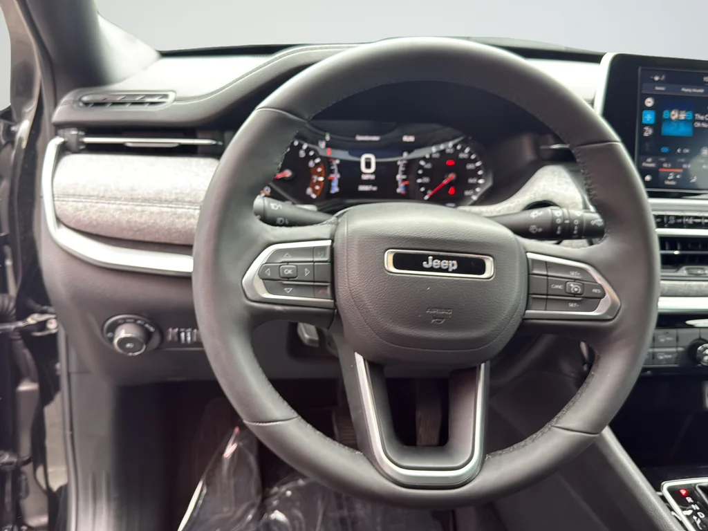 Used 2025 Black Jeep Latitude image 27