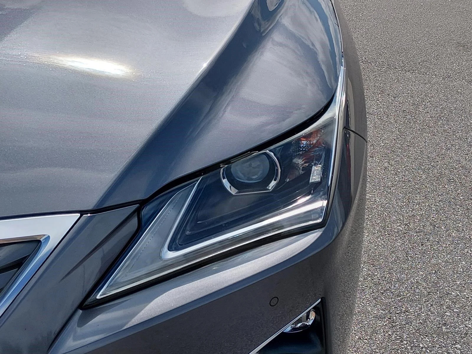 Used 2019 Nebula Gray Pearl Lexus Base image 10