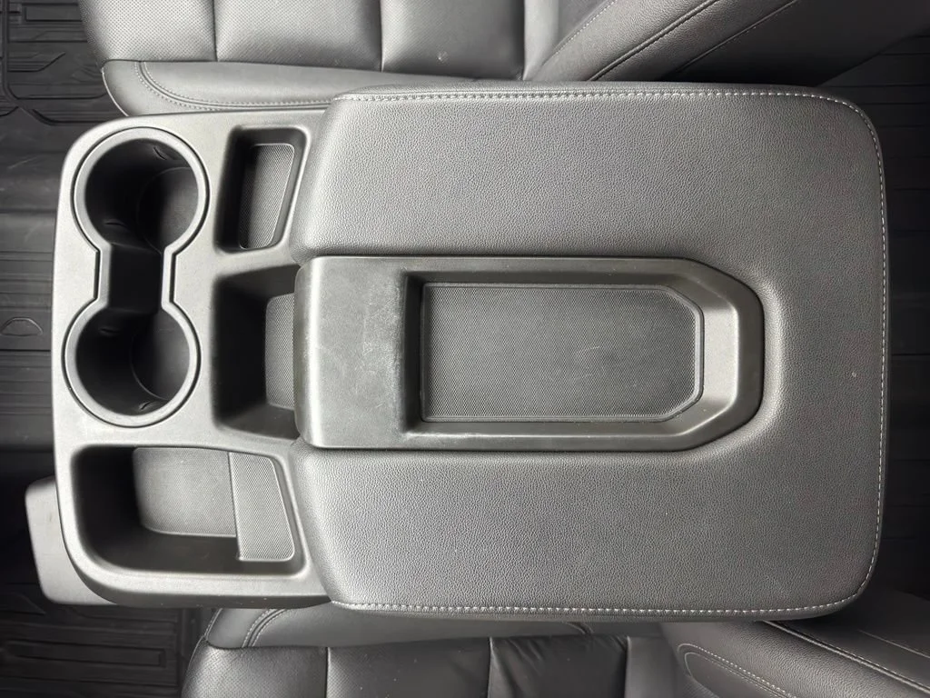 Used 2025 Summit White GMC SLT image 30