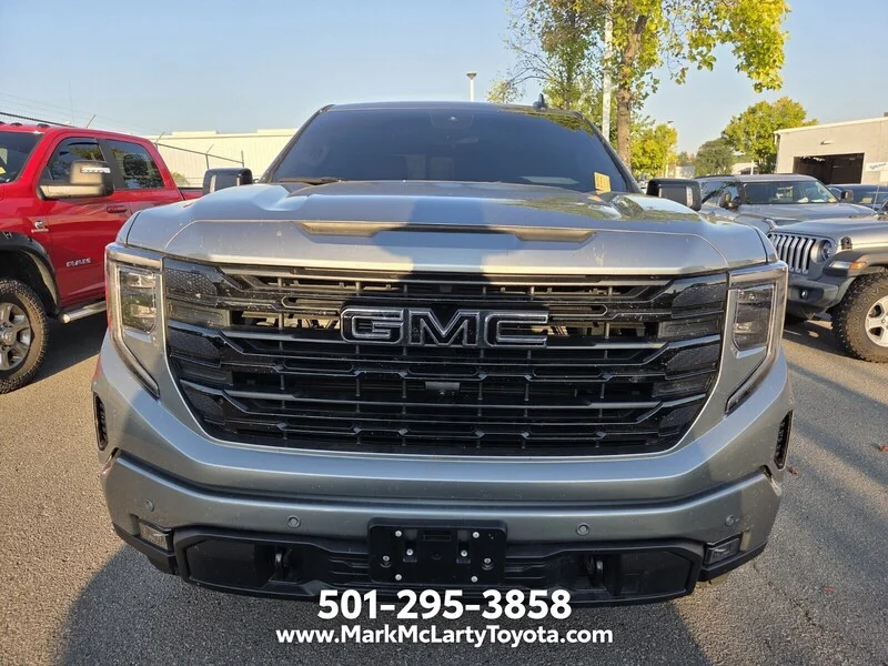 Used 2025 Sterling Metallic GMC ELEVATION image 2