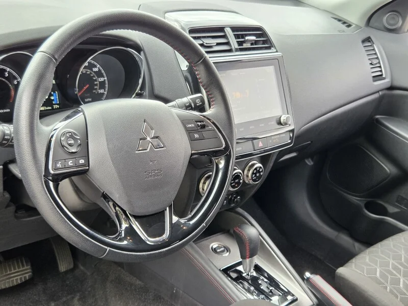 Used 2025 Labrador Black Pearl MITSUBISHI 2.0 LE image 9