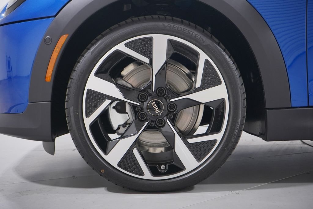 New 2026 Blue MINI Signature Plus image 2
