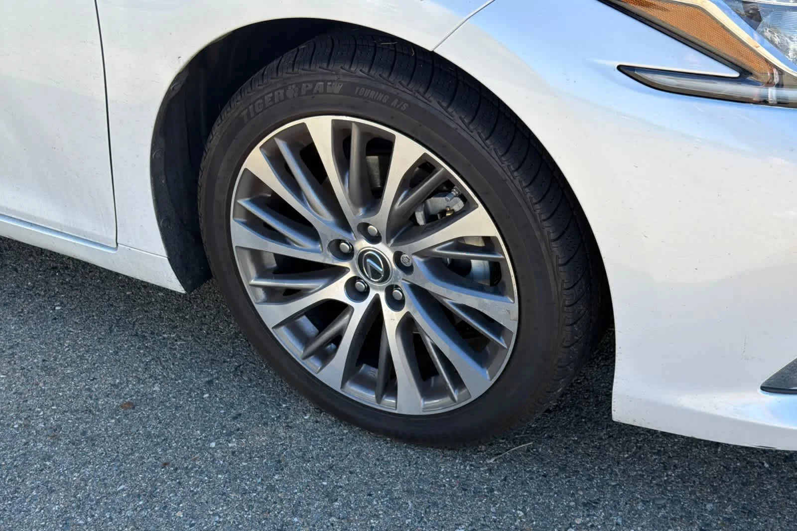 Used 2019 Eminent White Pearl Lexus  image 12