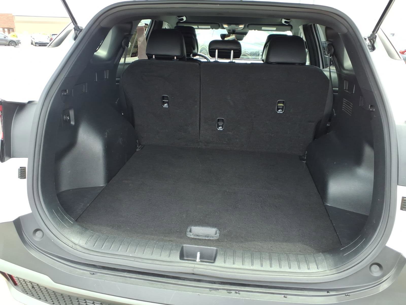 Used 2023 Glacial White Pearl Kia X-Line image 20