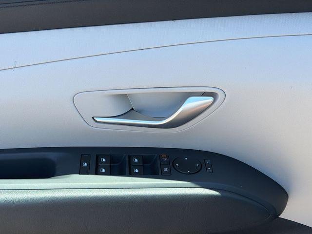 New 2026 White Hyundai SEL Plus AWD image 17