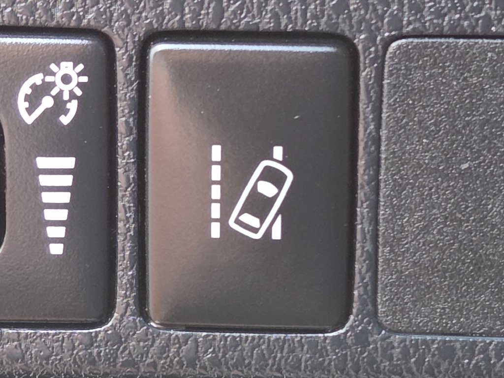 Used 2017 White Toyota LE image 33