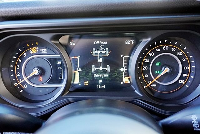 New 2026 Bright White Clear-Coat Exterior Paint Jeep Sport S image 41