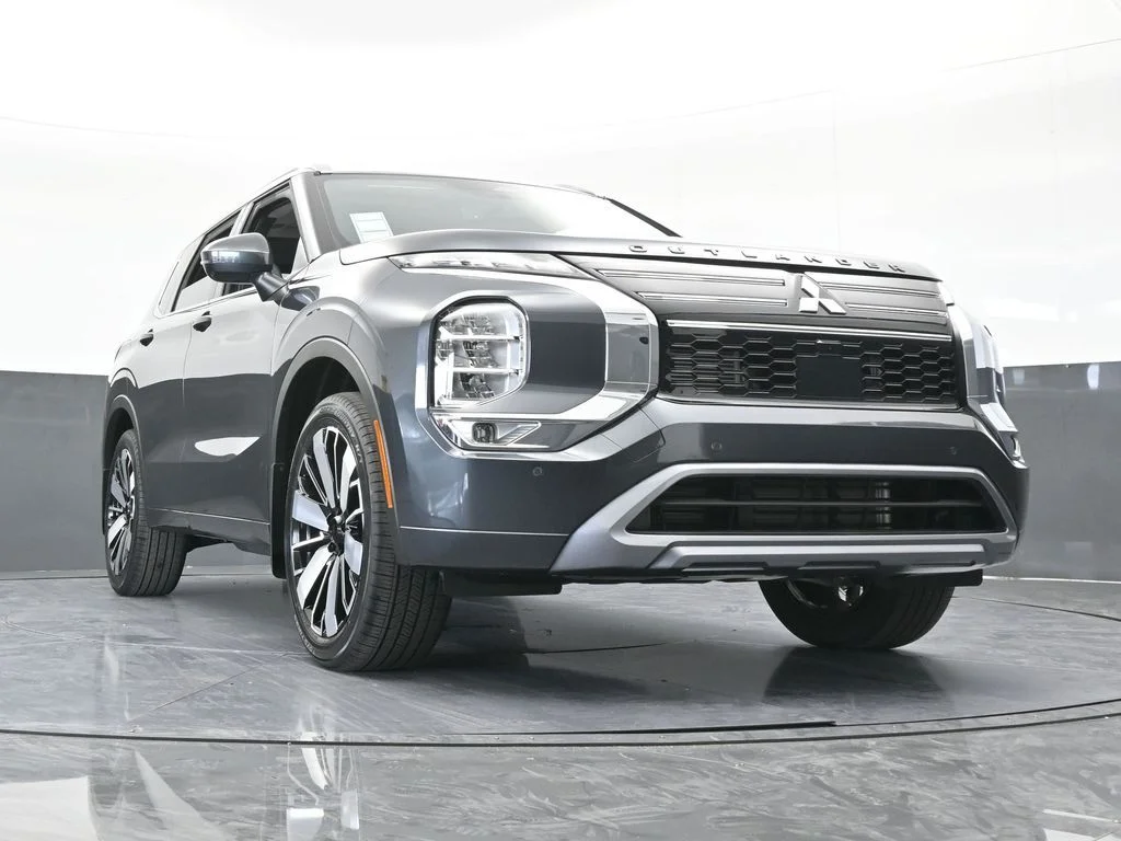 New 2026 Gray Mitsubishi SEL image 63
