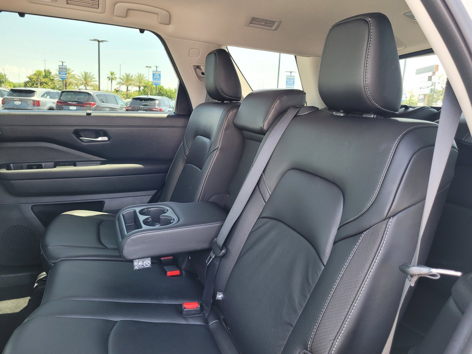 2025 Nissan Pathfinder SL - Photo 14