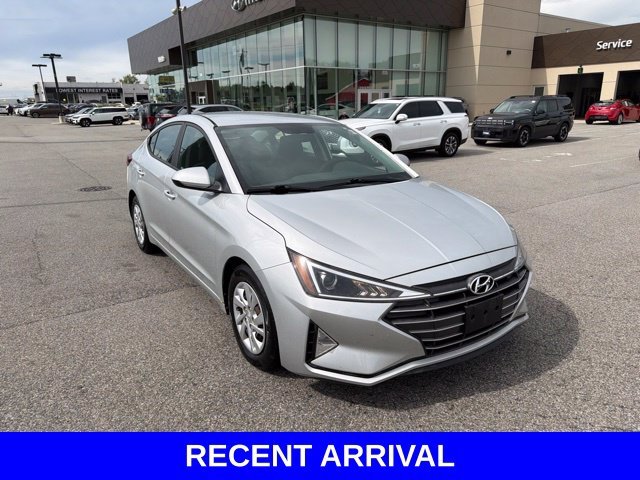 Used 2019 Silver Hyundai SE image 1