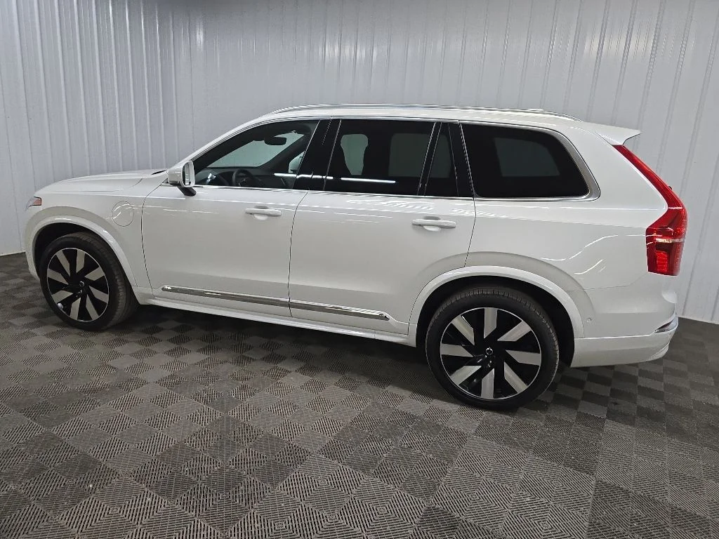 Used 2023 White Volvo Ultimate image 4