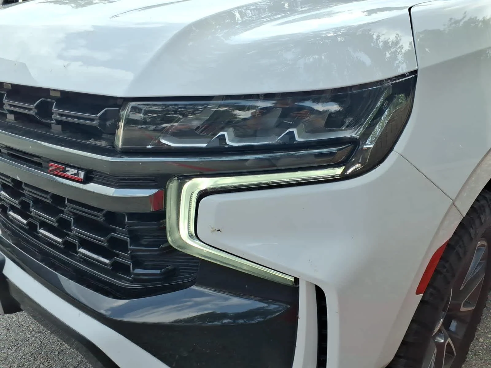 Used 2022 Summit White Chevrolet Z71 image 9