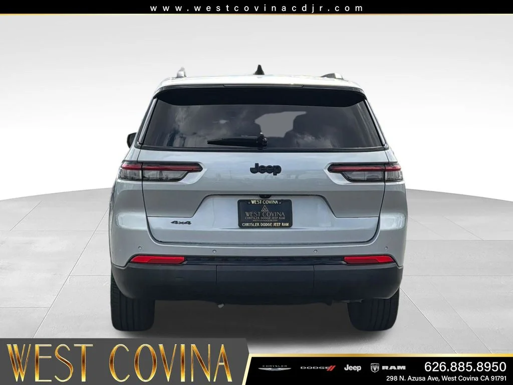 Used 2023 Silver Jeep Altitude image 6