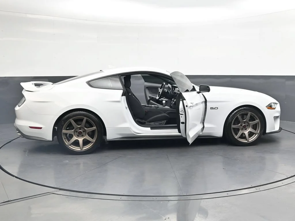 Used 2020 White Ford GT image 38