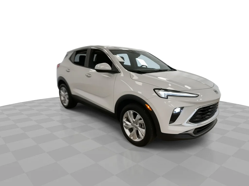 Used 2024 WHITE Buick Preferred image 3