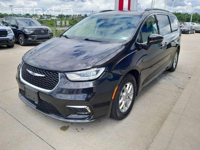 Used 2022 Brilliant Black Crystal Pearlcoat Chrysler Touring L image 5