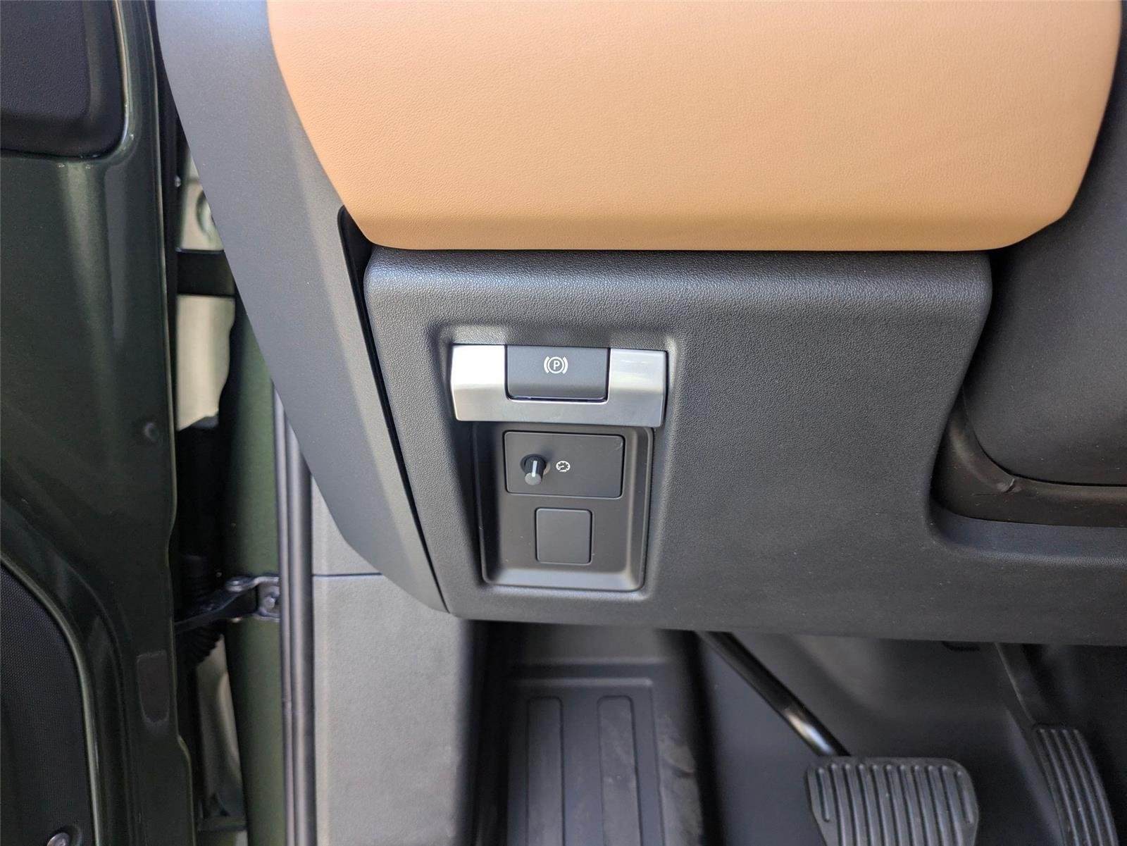 New 2026 Woolstone Green Land Rover S image 16