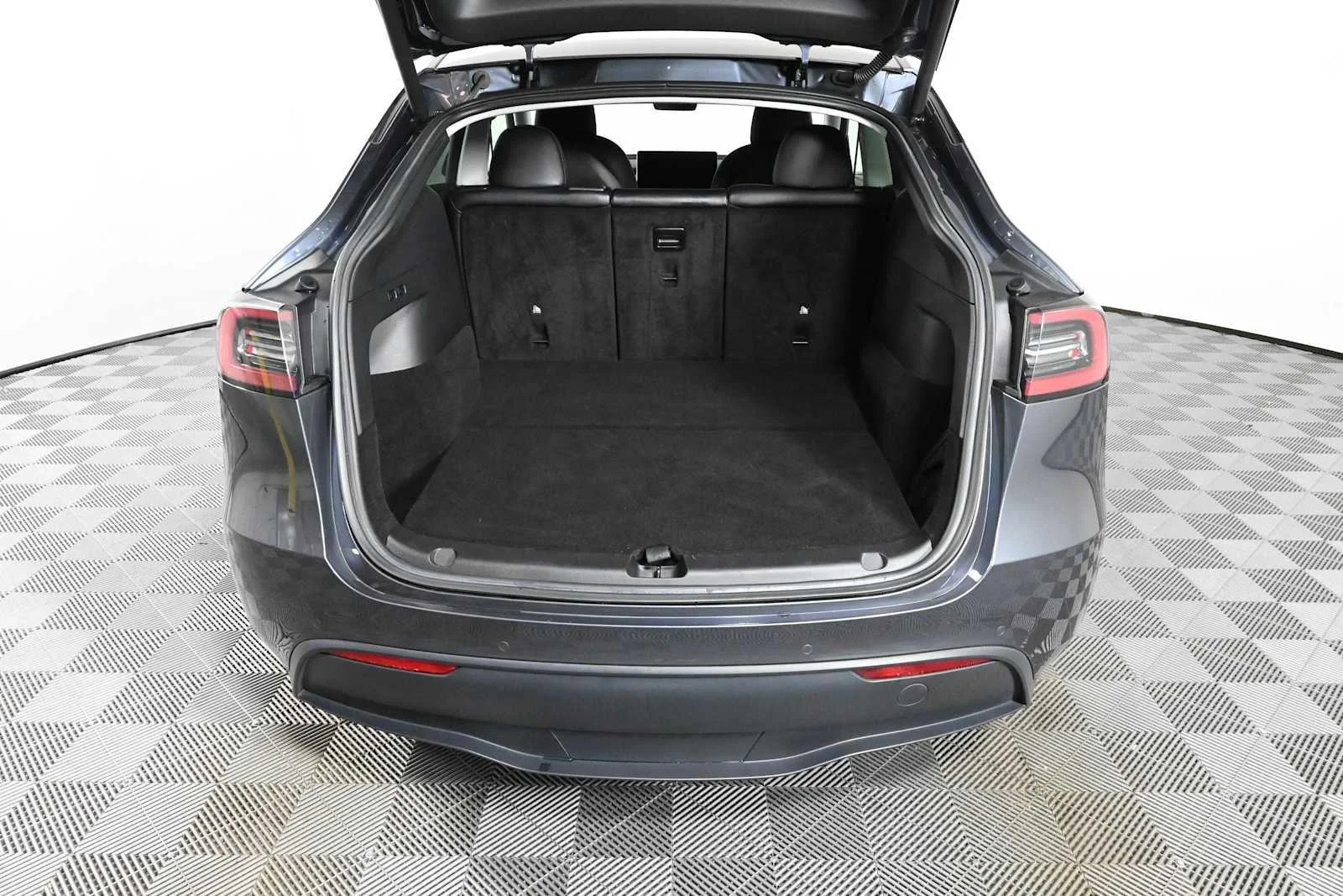 Used 2022  Tesla Performance image 10