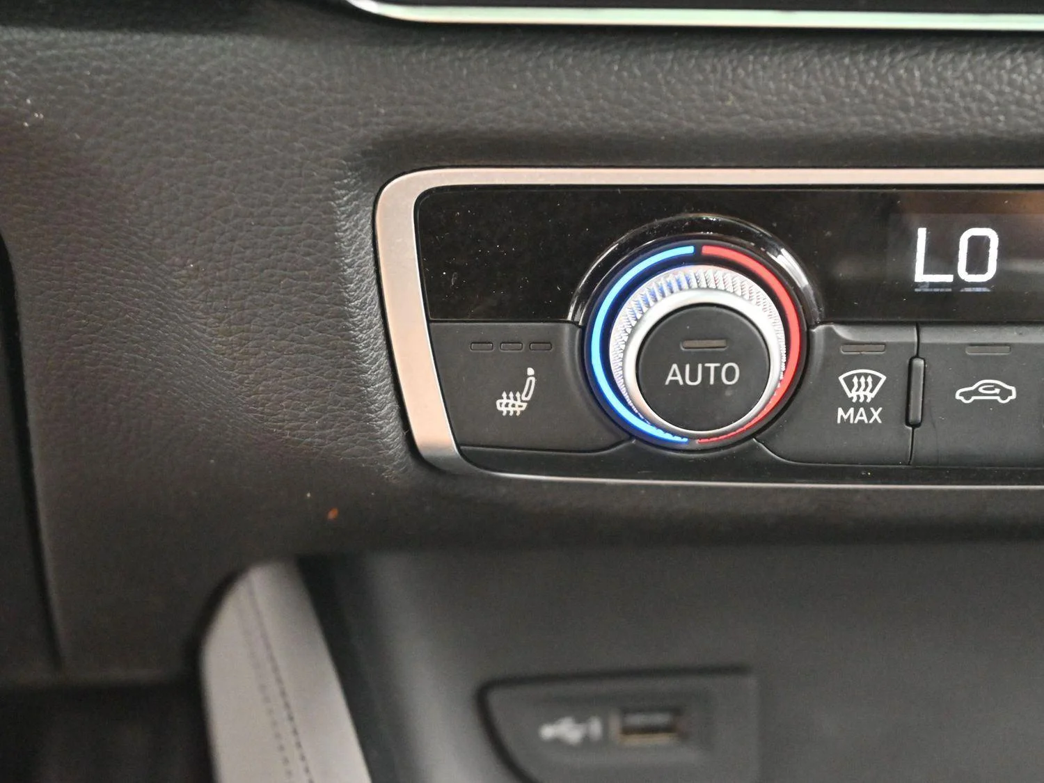 Used 2019 Navarra Blue Metallic Audi Premium Plus image 29