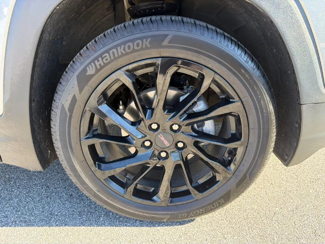 Used 2023 Sterling Metallic GMC SLT image 12