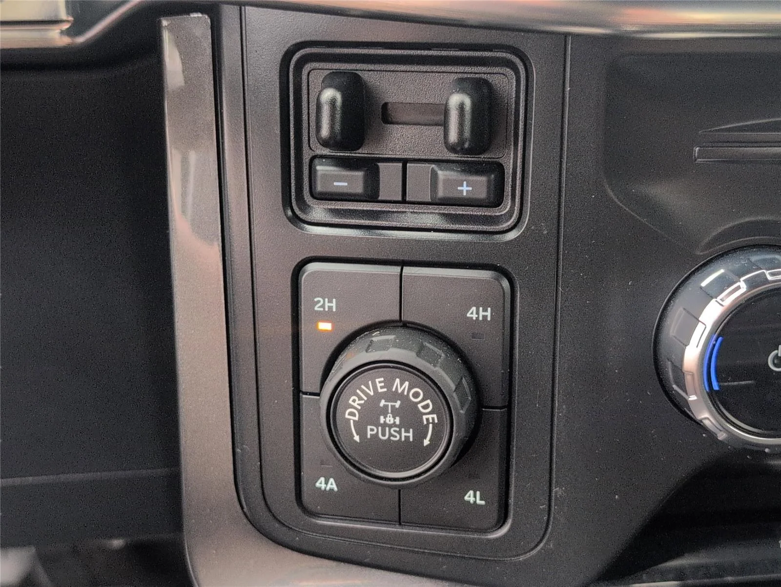 Used 2022 Iconic Silver Ford LARIAT image 23
