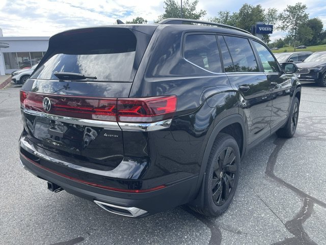 New 2026 Deep Black Pearl Volkswagen 2.0T SE W/TECHNOLOGY image 3