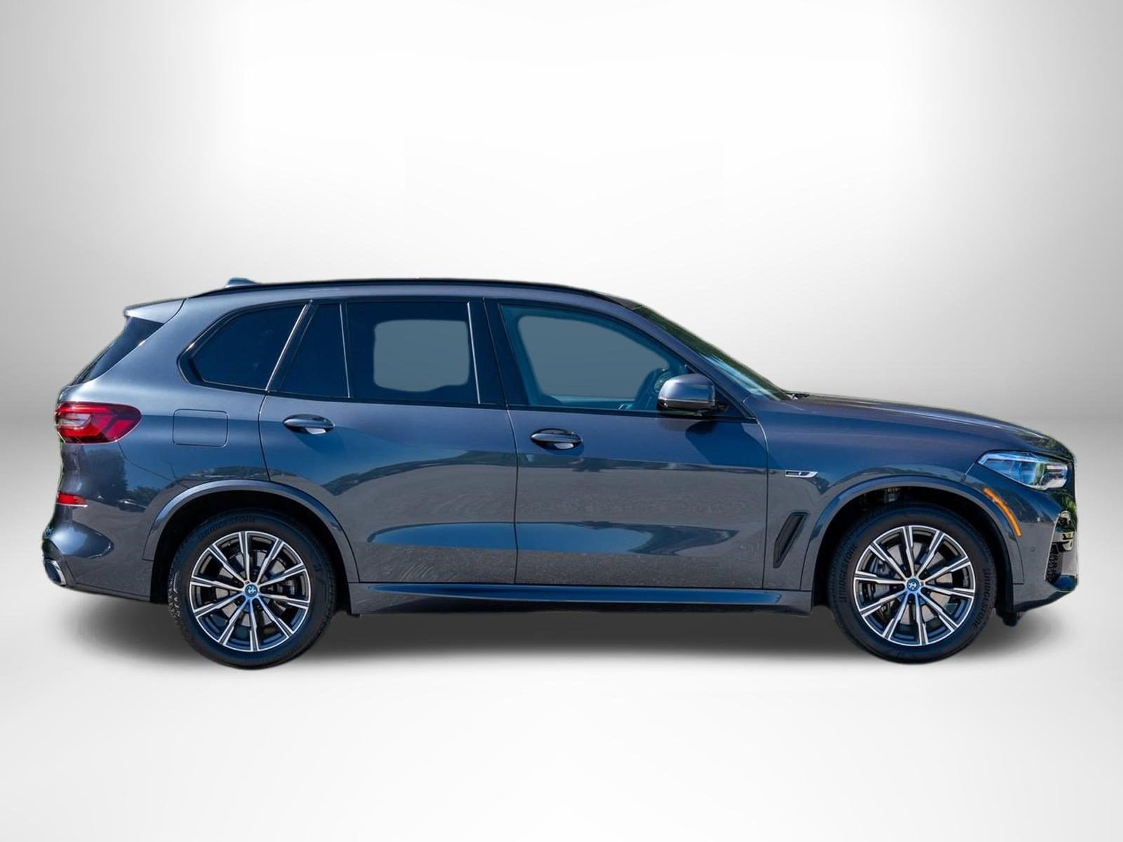 Used 2022 Arctic Grey Metallic BMW xDrive45e image 9