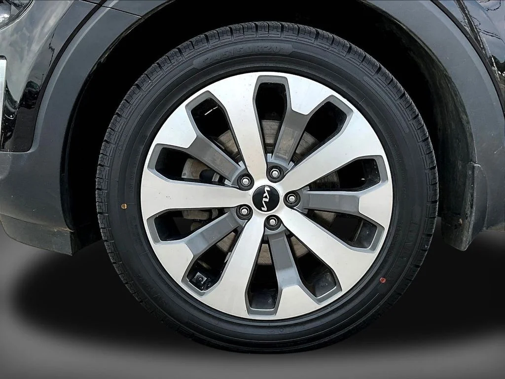 Used 2022 Black Kia EX image 32