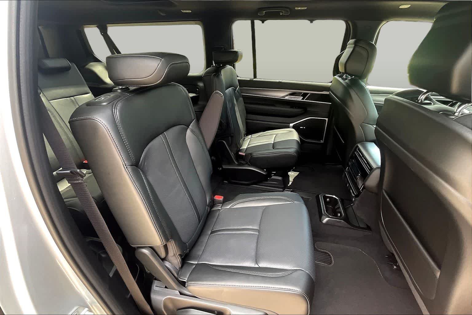 2025 Jeep Wagoneer L Series II - Photo 20