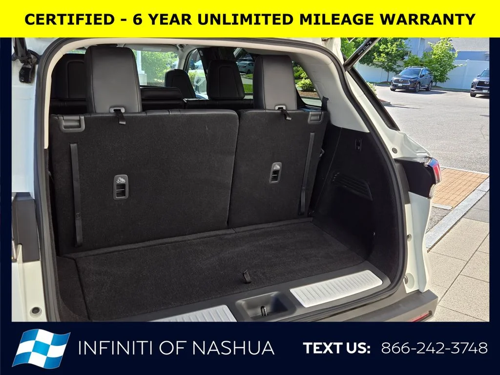 Certified Used 2023 White INFINITI LUXE image 22
