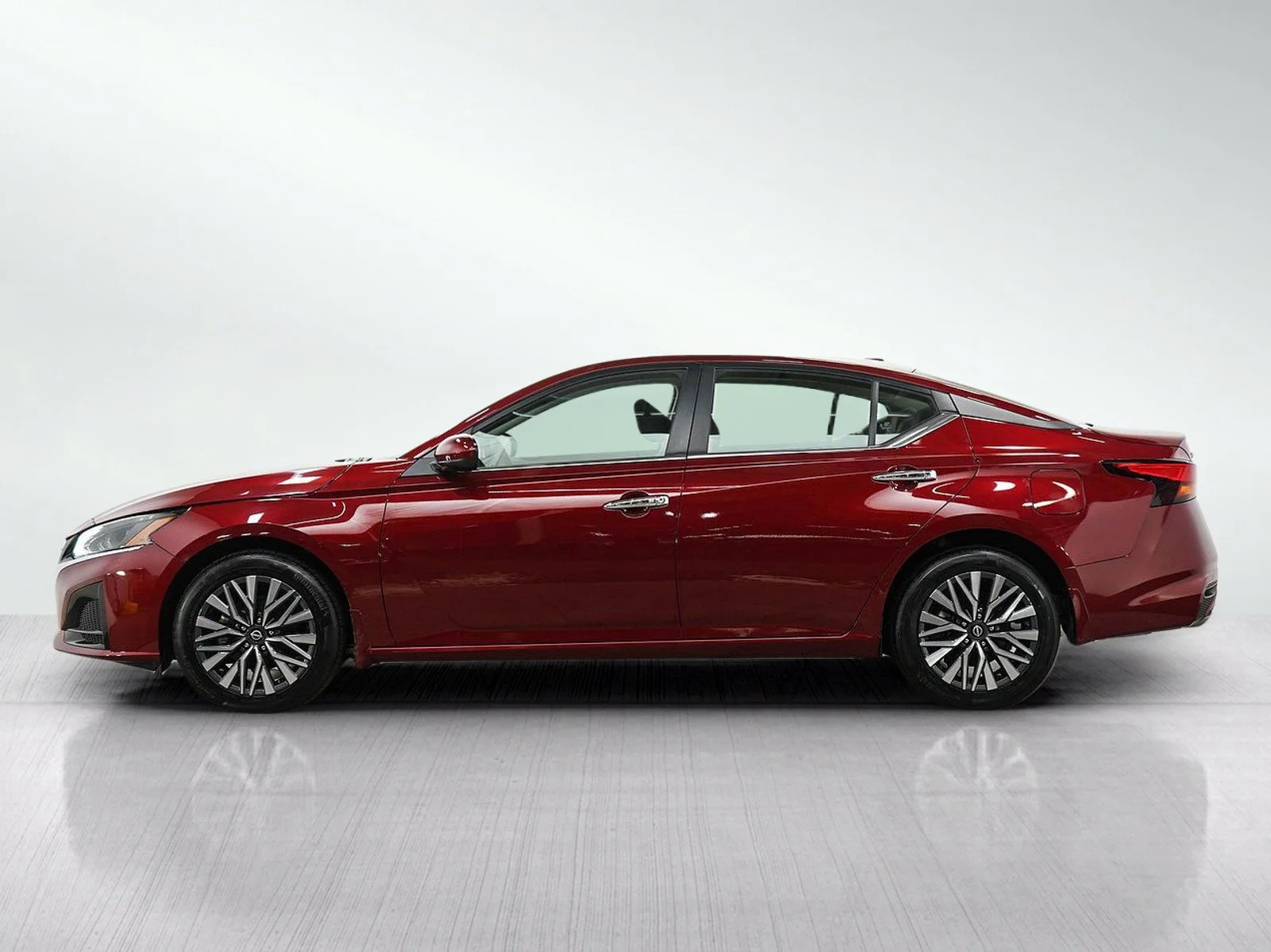 Used 2024 Nissan Altima SV with VIN 1N4BL4DW1RN319497 for sale in Minneapolis, Minnesota