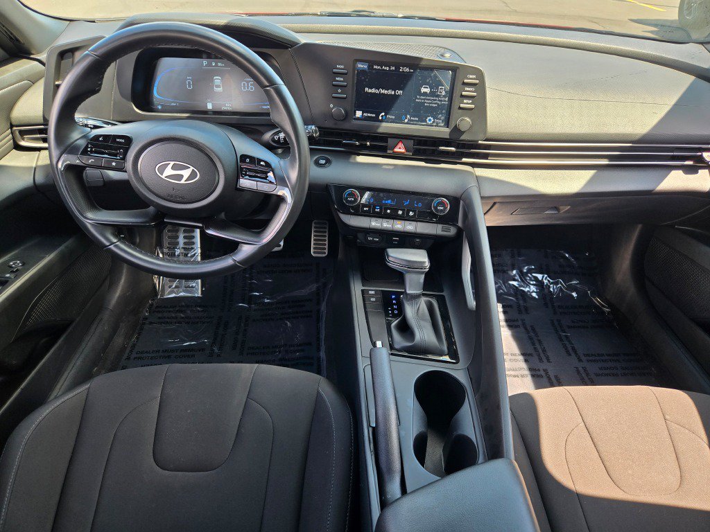 2025 Hyundai Elantra SEL - Photo 17