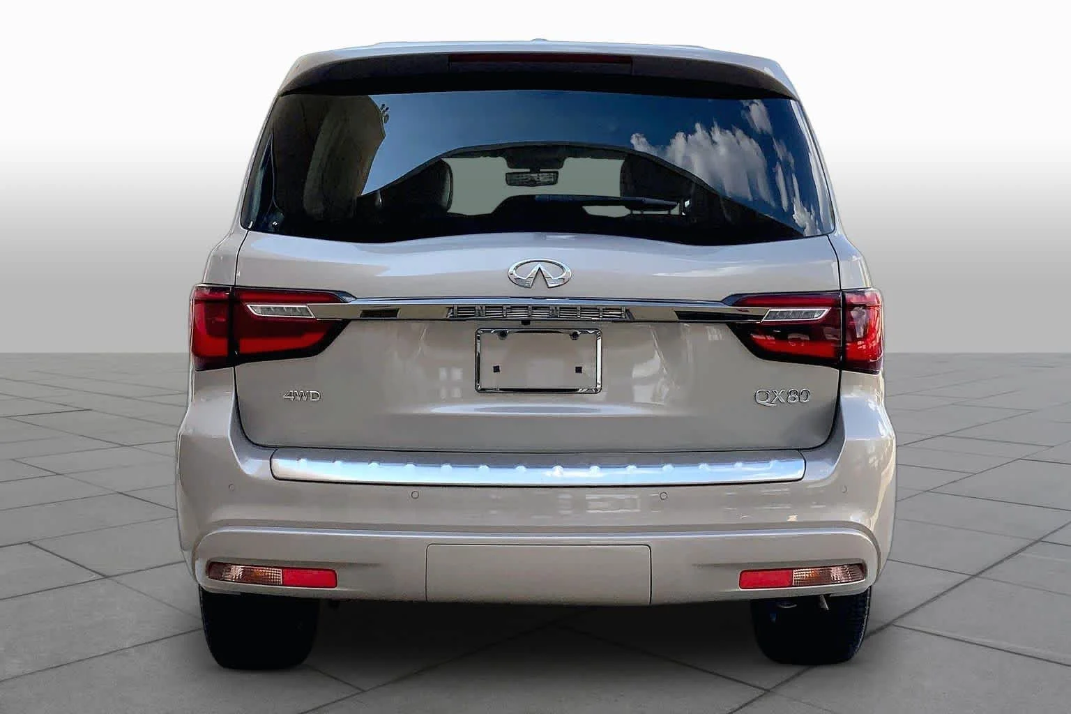 Used 2023 Champagne Quartz INFINITI PREMIUM SELECT image 5