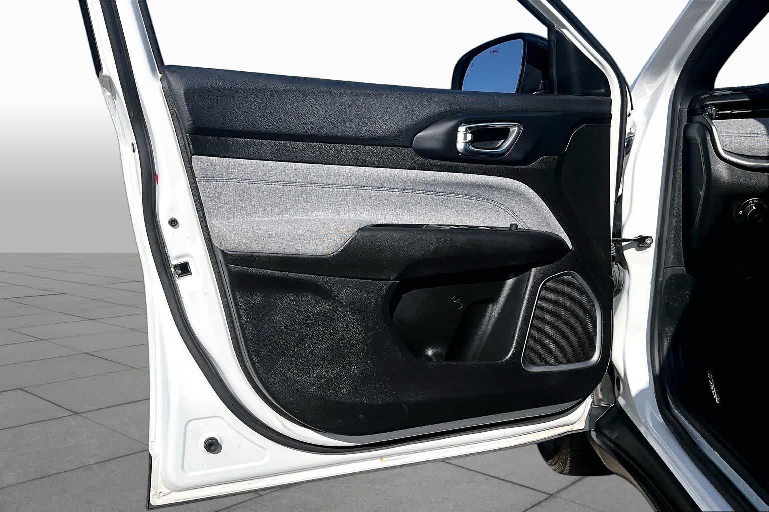 Used 2024 Bright White Clearcoat Jeep Latitude image 22