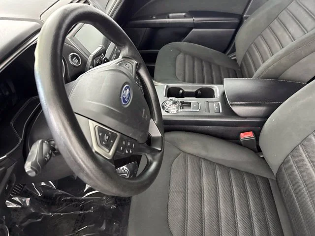 Used 2019 Gray Ford SE image 27