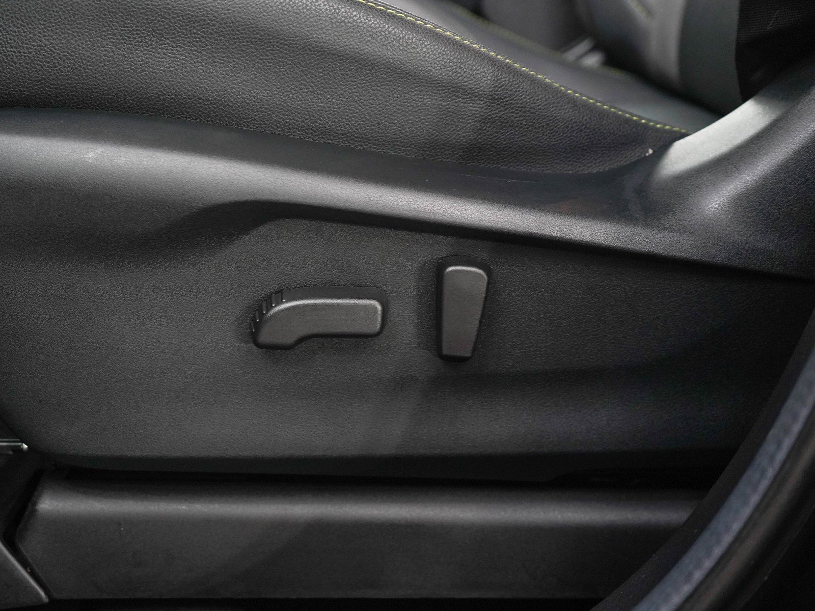 Used 2024 Crystal Black Pearl Subaru Onyx Edition image 28
