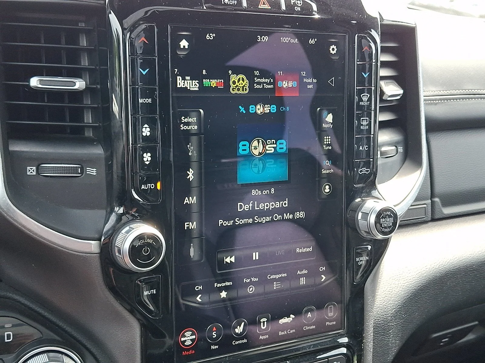Used 2021 Diamond Black Crystal Pearlcoat Ram Laramie image 19