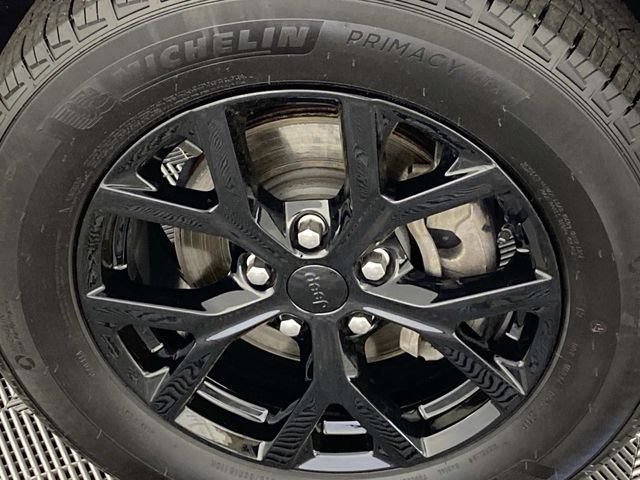 Used 2025 White Jeep Altitude X image 26