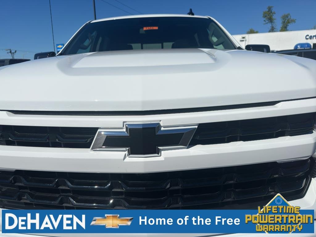 New 2026 Summit White Chevrolet RST image 40