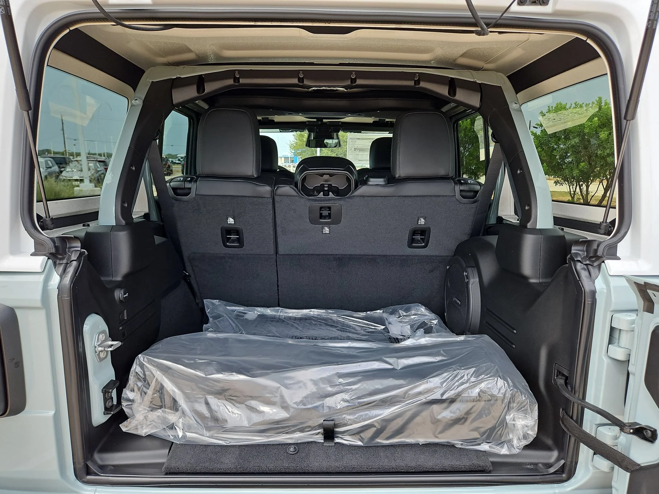 New 2026 Earl Clearcoat Jeep Rubicon X image 22