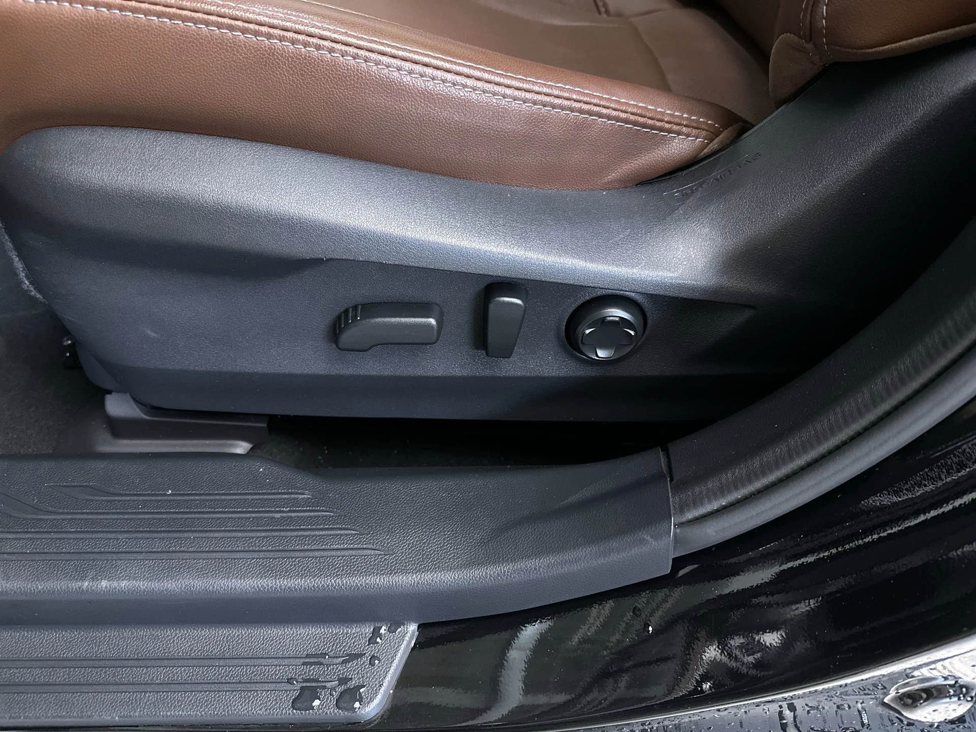 Used 2023 Crystal Black Silica Subaru Touring image 14