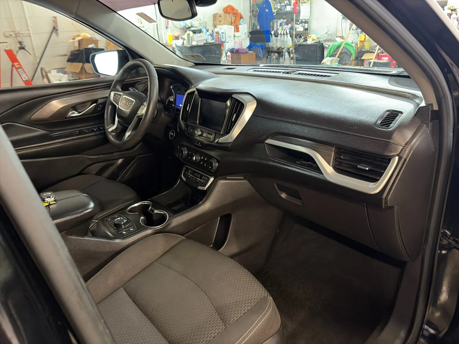 Used 2023 Ebony Twilight Metallic GMC SLE image 18