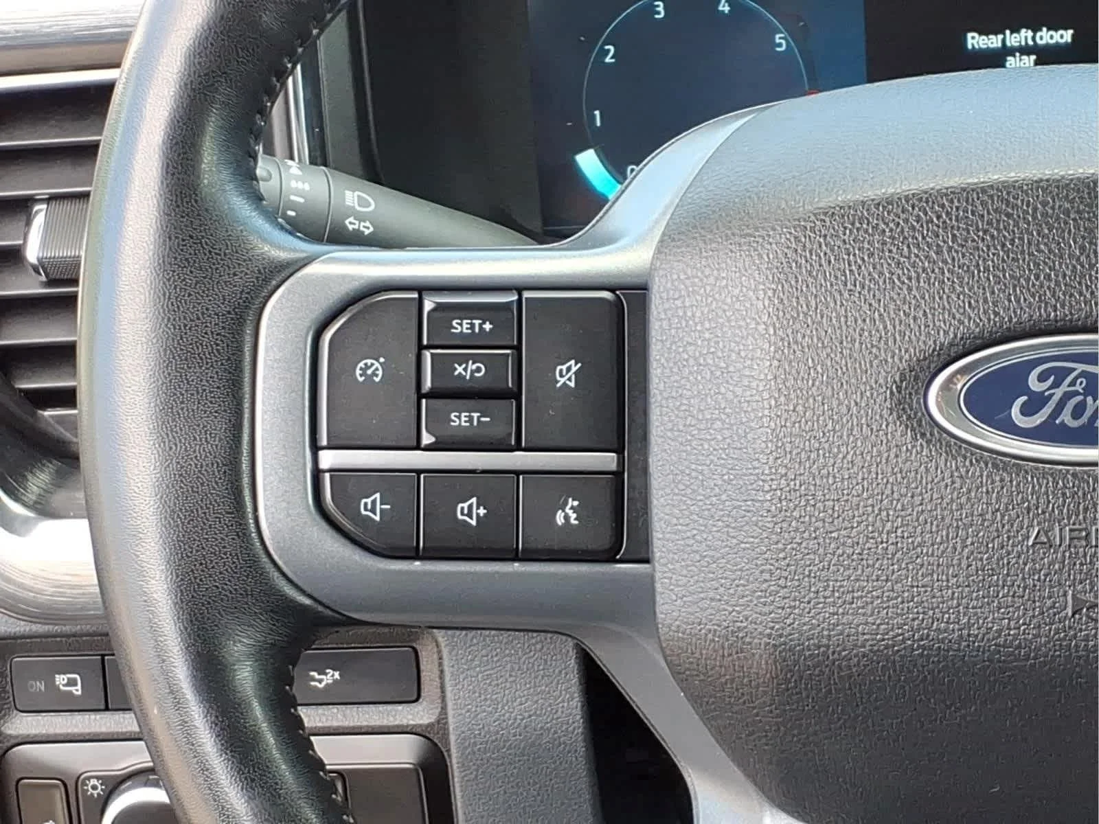 Used 2024 Iconic Silver Ford LARIAT image 23