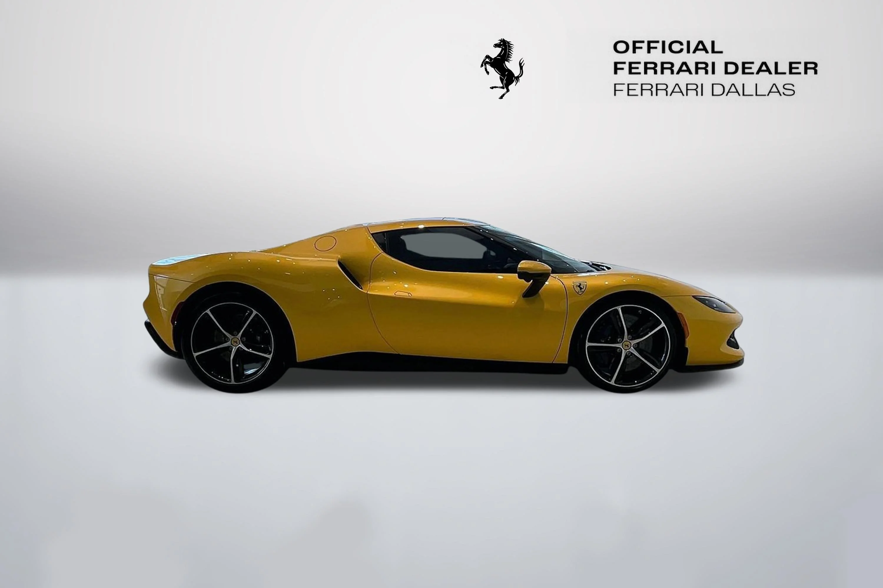 Used 2023 Giallo Triplo Strato Ferrari  image 4